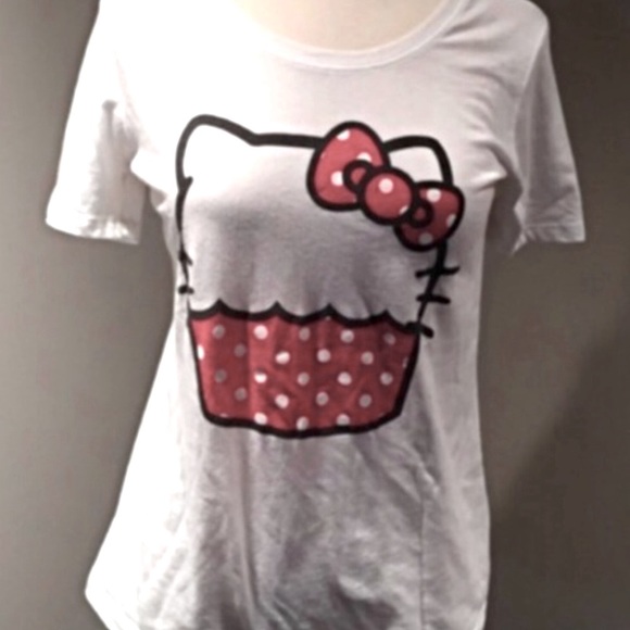 Hello Kitty Cupcake Vintage Crewneck T-Shirt - Picture 2 of 5